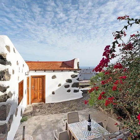 Llanillos Holiday home